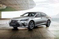 Lexus ES 300h (2023)
