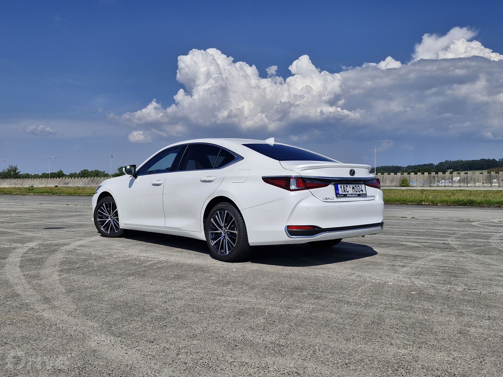 Lexus ES 300h Business Edition