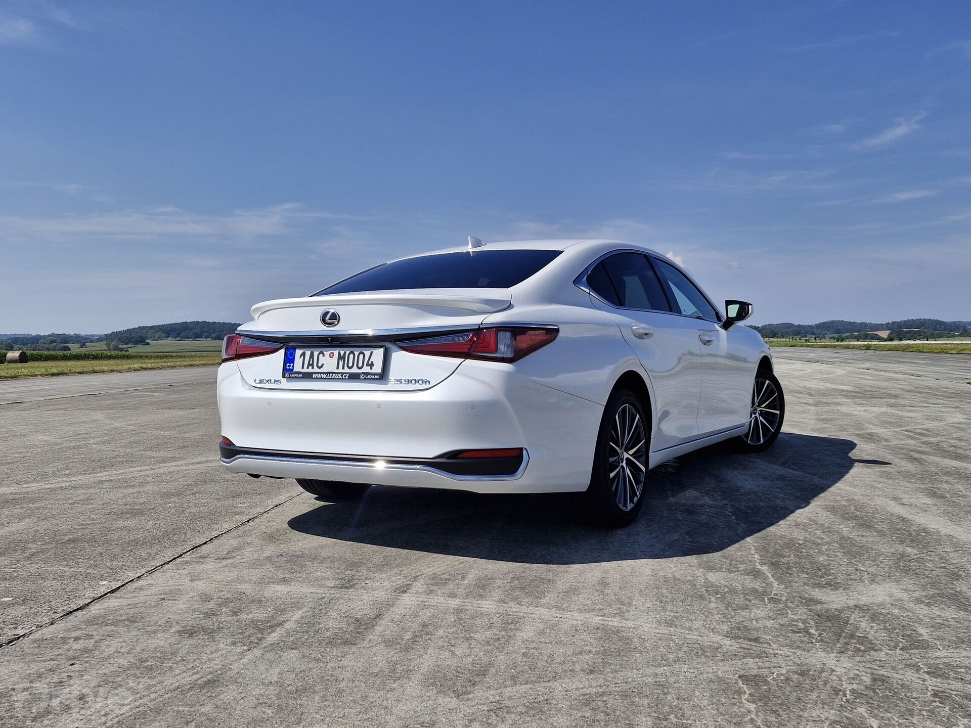 Lexus ES 300h Business Edition