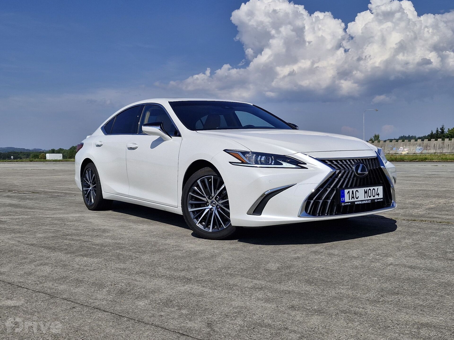 Lexus ES 300h Business Edition