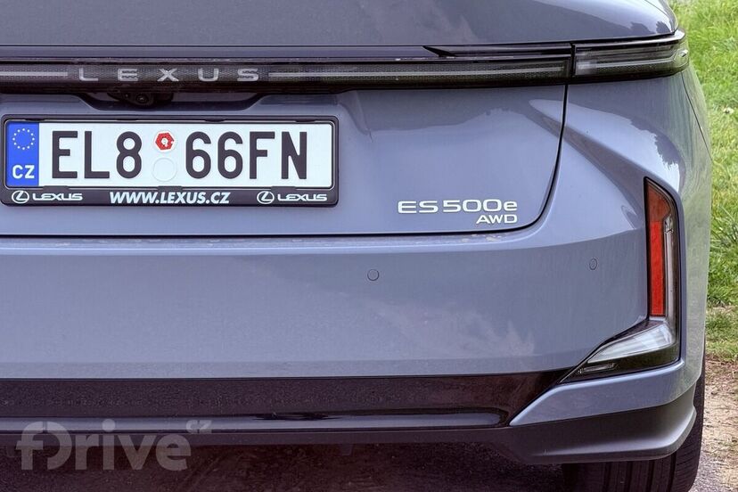 Lexus ES 500e AWD