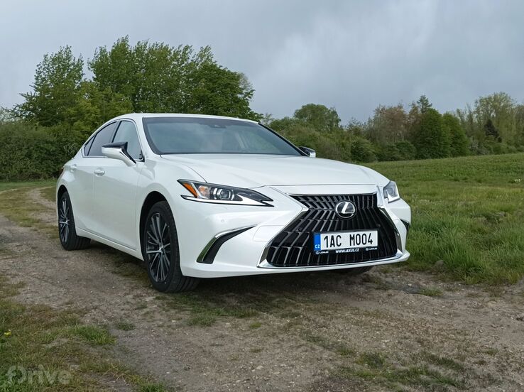 Lexus ES300h (2024)