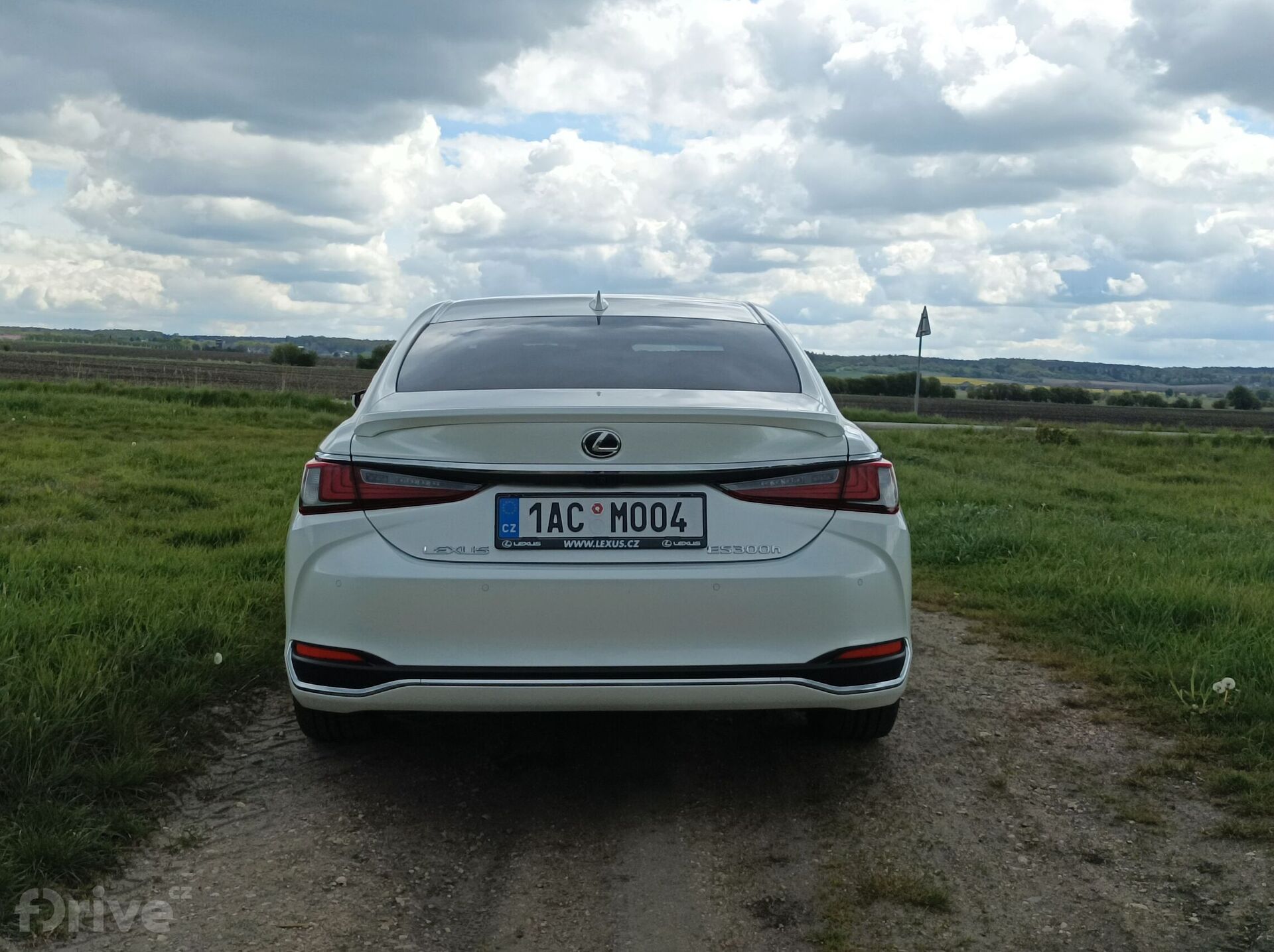 Lexus ES300h (2024)