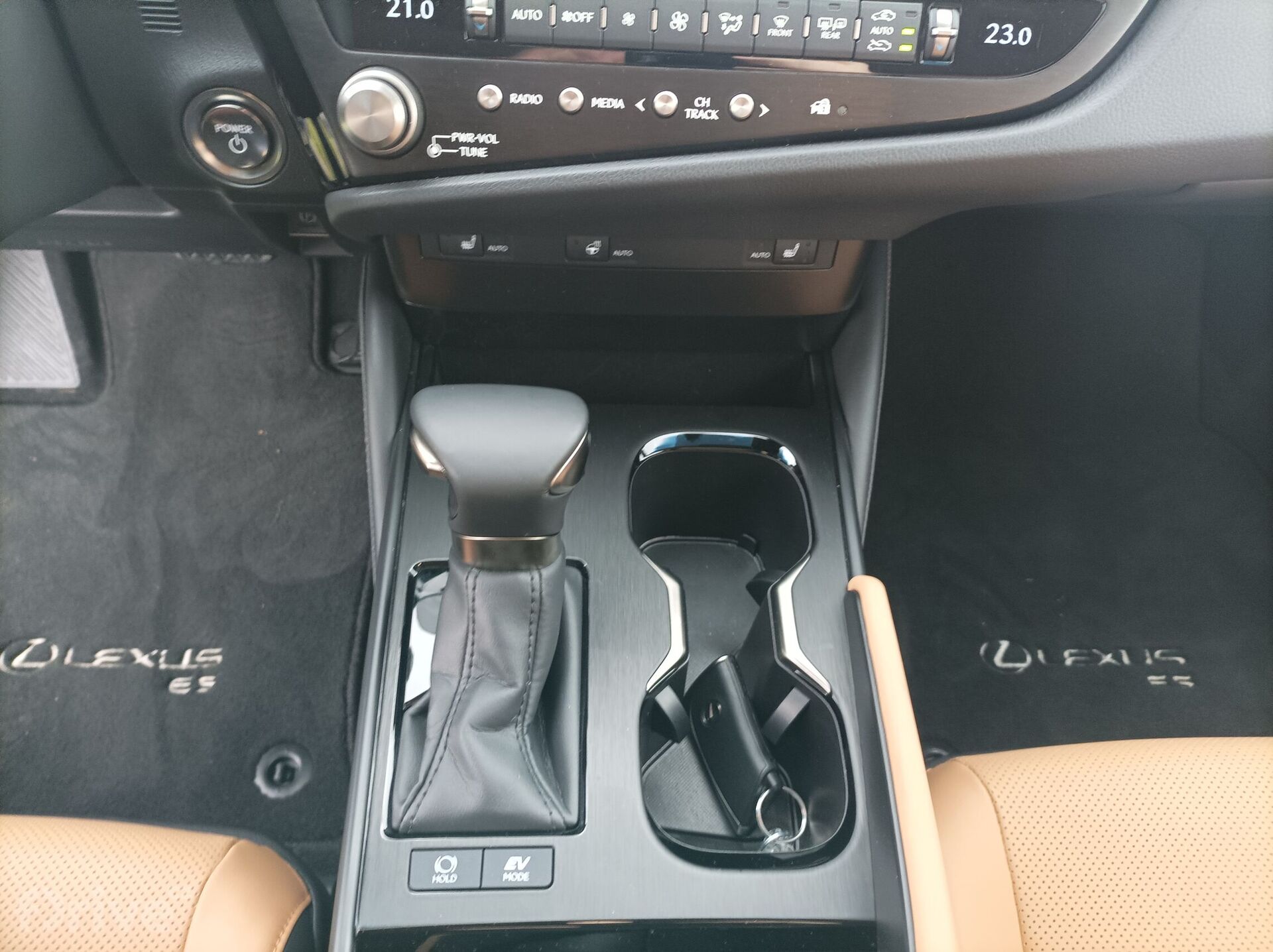 Lexus ES300h (2024)