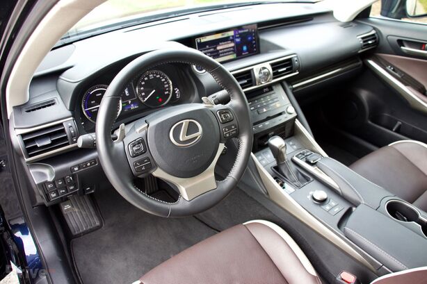 Lexus IS 300h