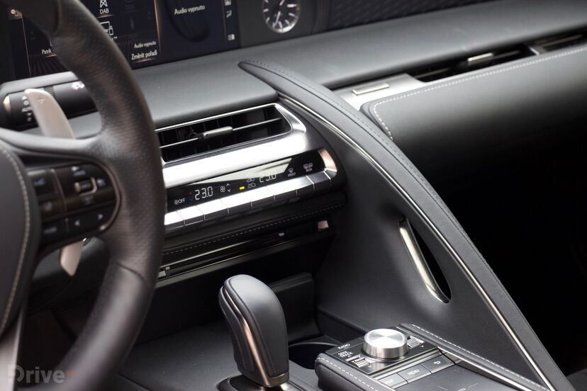 Lexus LS 500h (2017)