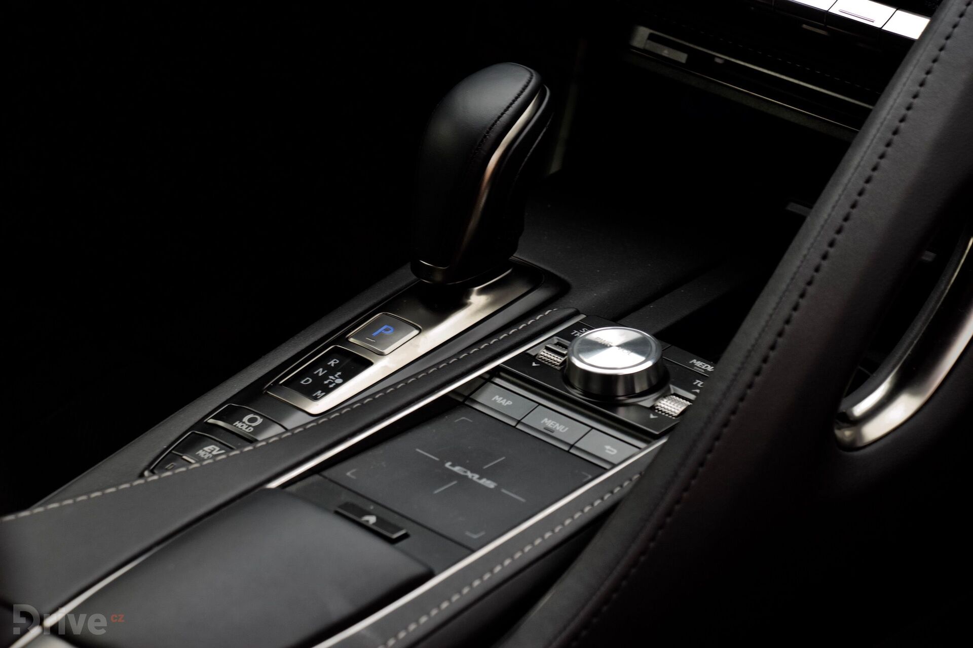 Lexus LS 500h (2017)