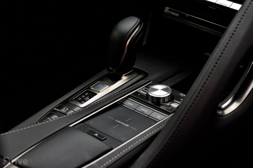 Lexus LS 500h (2017)