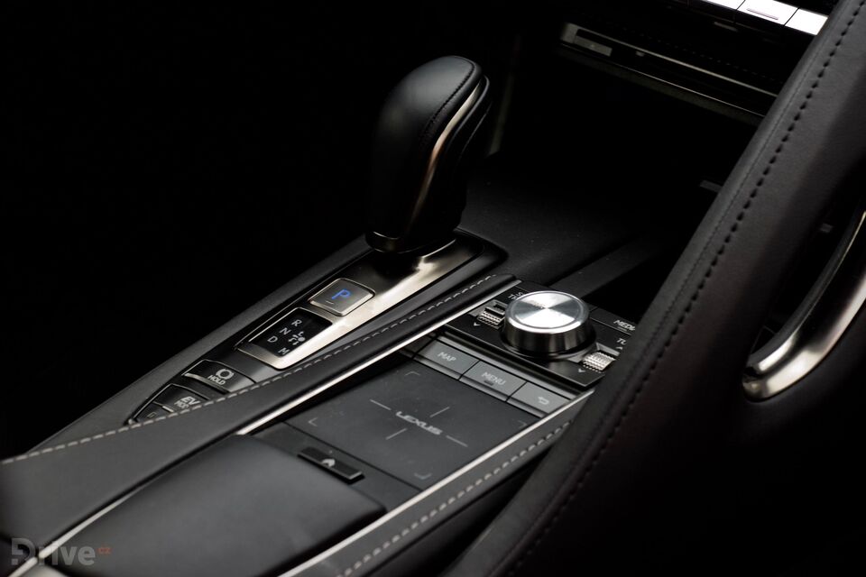 Lexus LS 500h (2017)