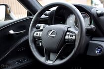 Lexus LS 500h (2017)