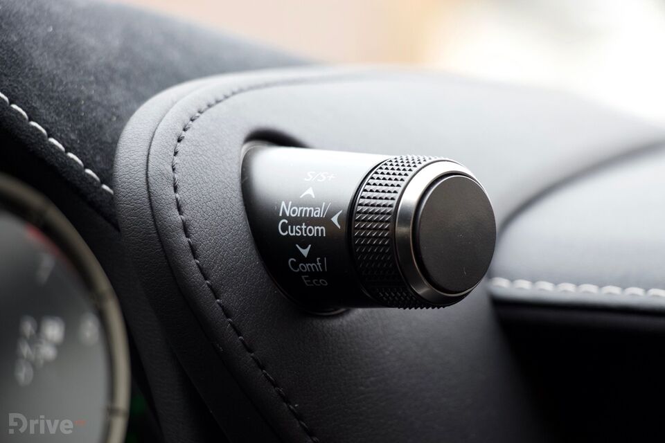 Lexus LS 500h (2017)