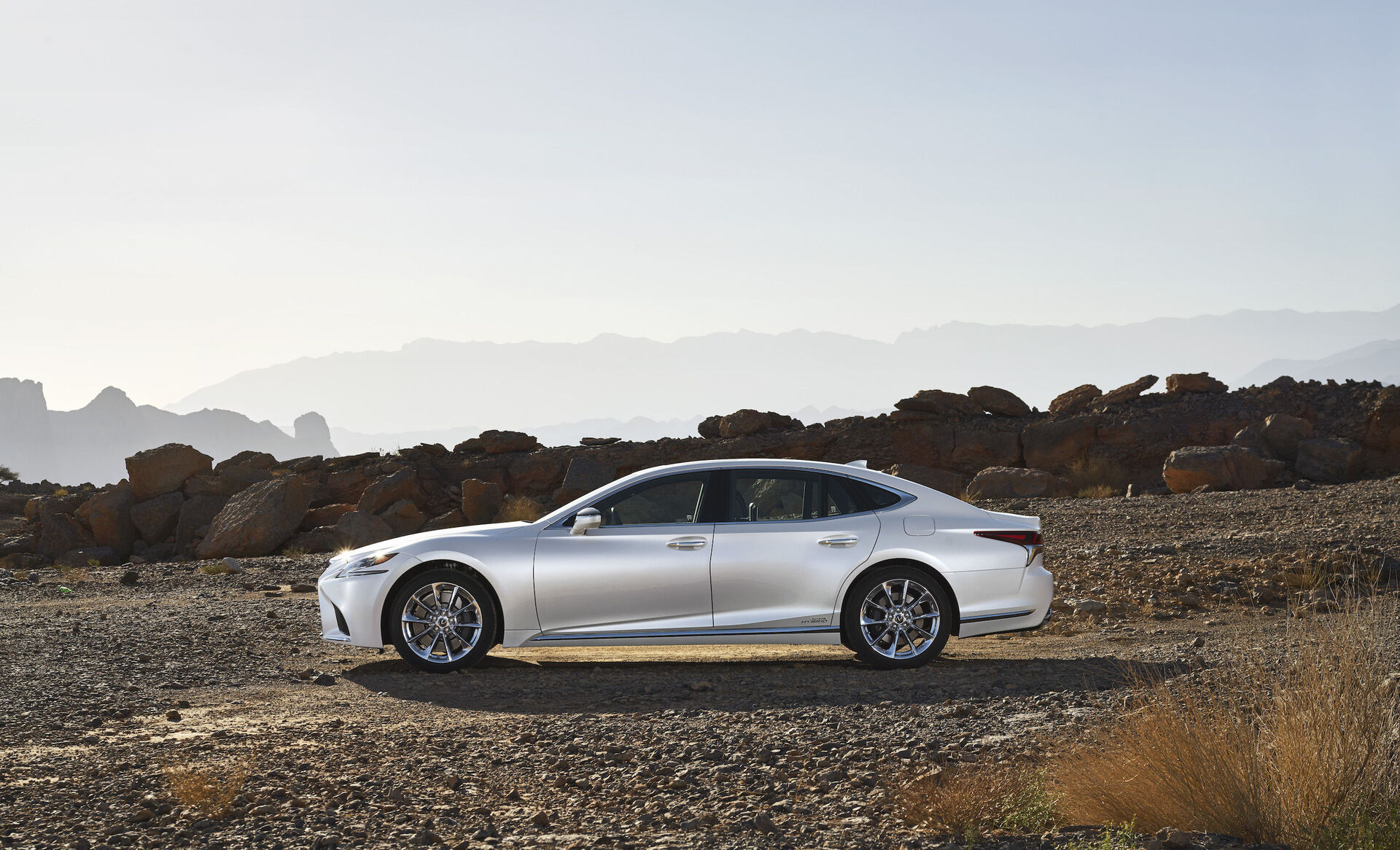 Lexus LS 500h (2017)