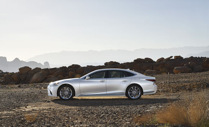 Lexus LS 500h (2017)
