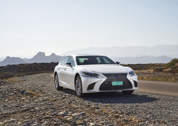 Lexus LS 500h (2017)