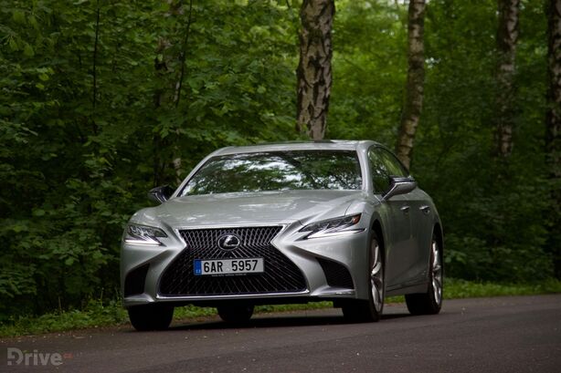 Lexus LS 500h (2017)