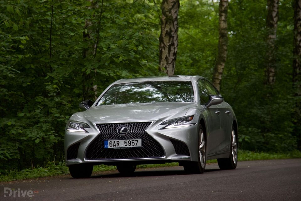 Lexus LS 500h (2017)