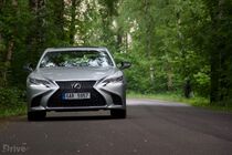 Lexus LS 500h (2017)