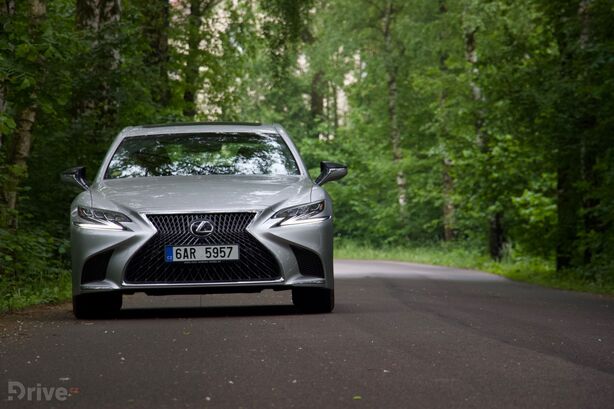 Lexus LS 500h (2017)