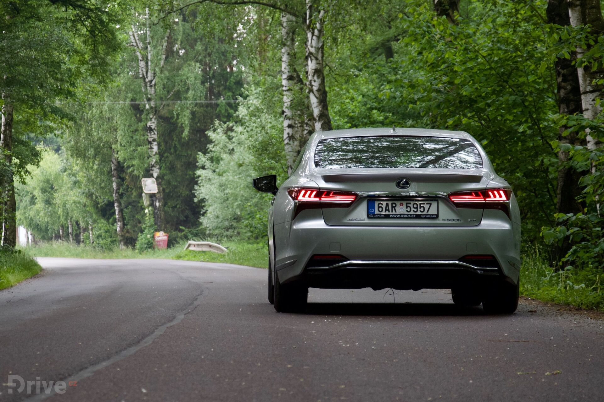 Lexus LS 500h (2017)