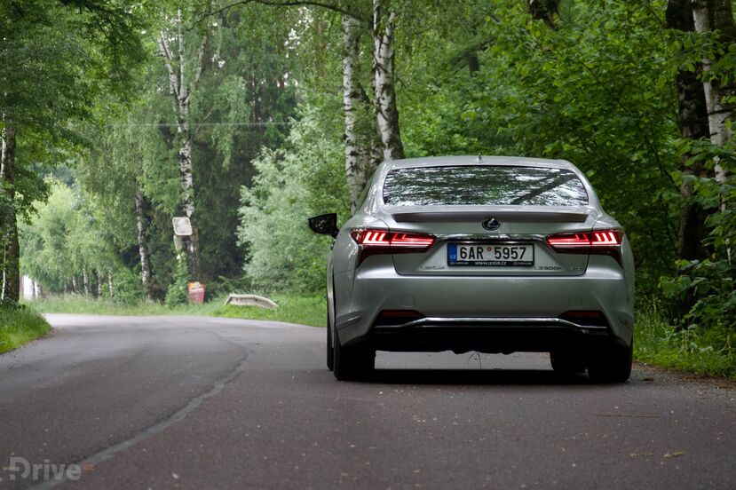 Lexus LS 500h (2017)