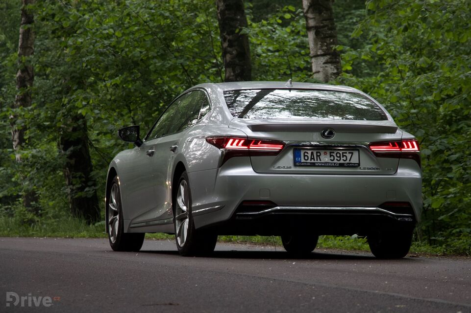 Lexus LS 500h (2017)