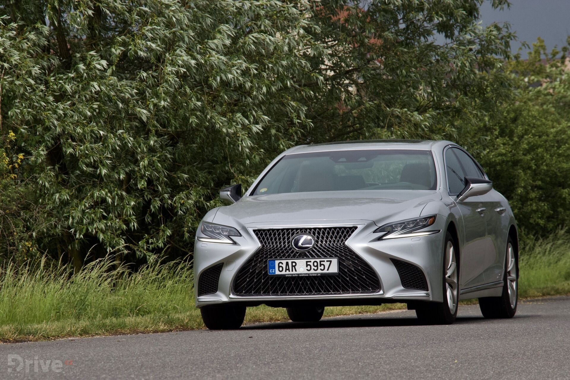 Lexus LS 500h (2017)