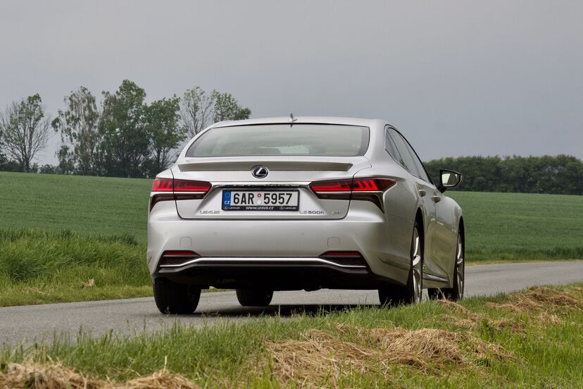 Lexus LS 500h (2017)
