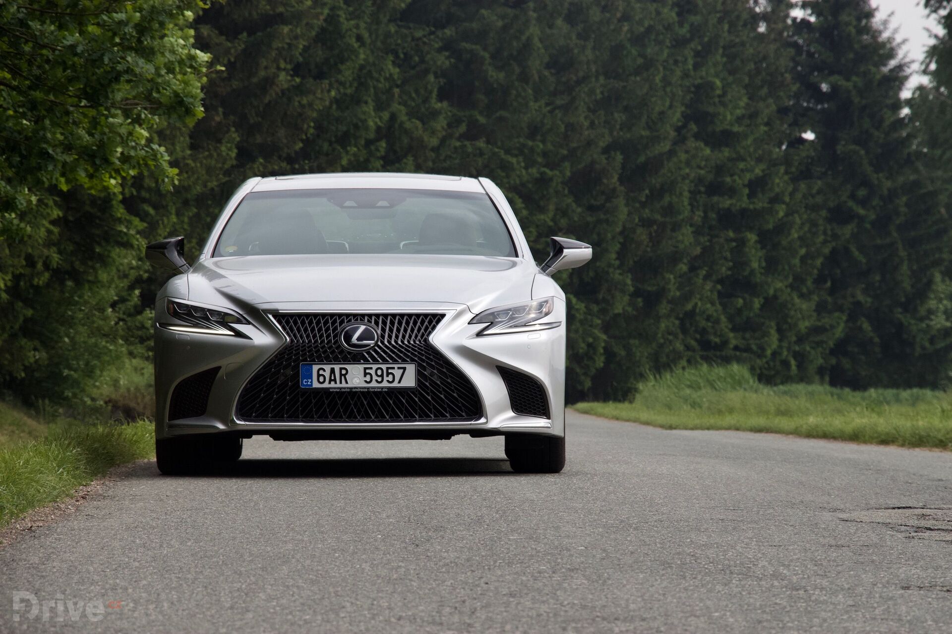 Lexus LS 500h (2017)