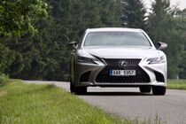 Lexus LS 500h (2017)