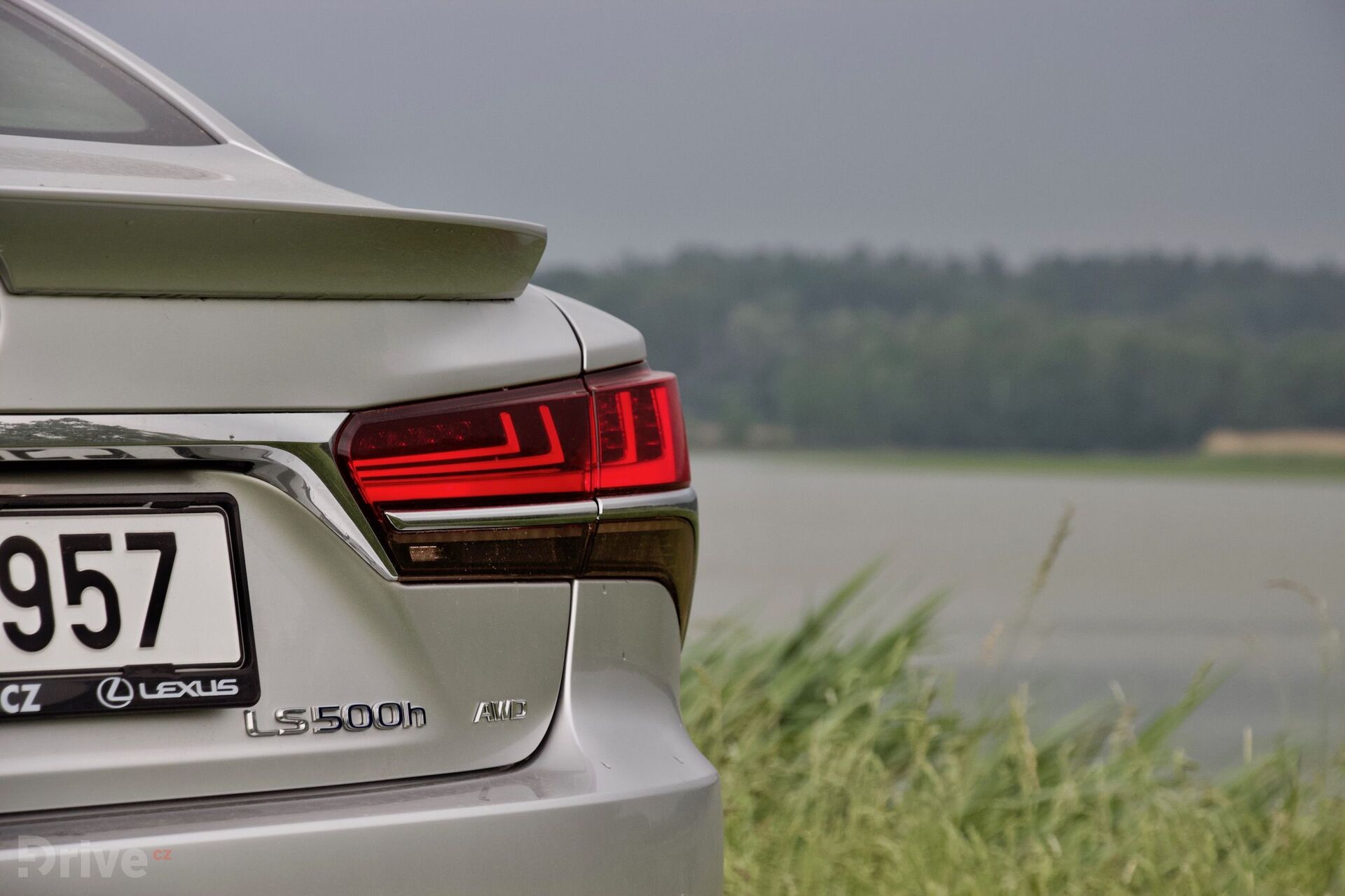 Lexus LS 500h (2017)