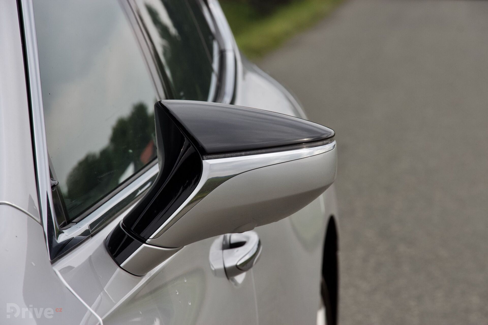 Lexus LS 500h (2017)