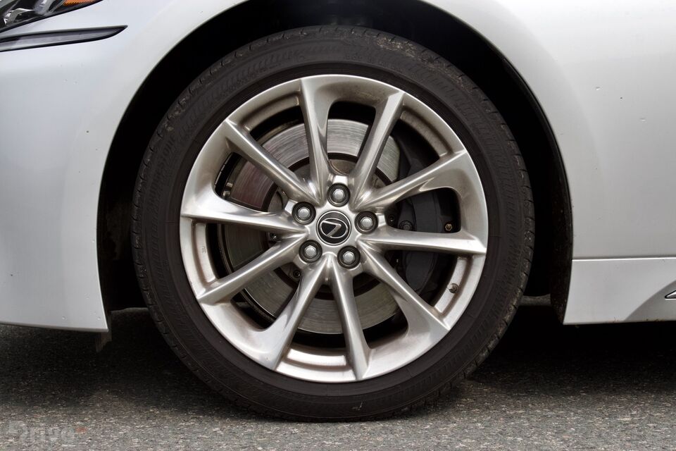 Lexus LS 500h (2017)