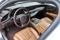 Lexus LS 500h (2017)