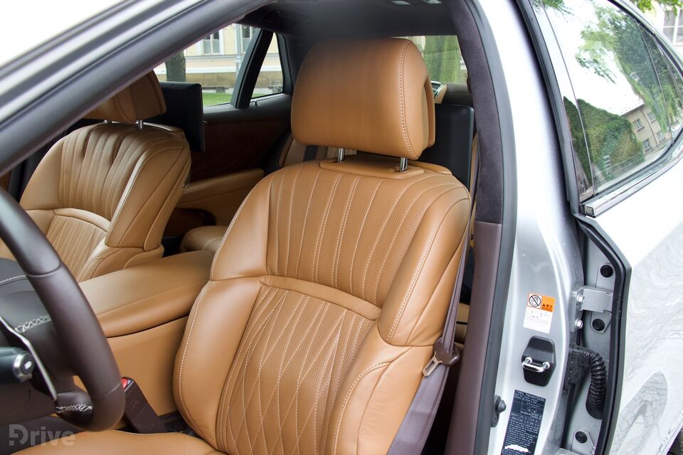 Lexus LS 500h (2017)