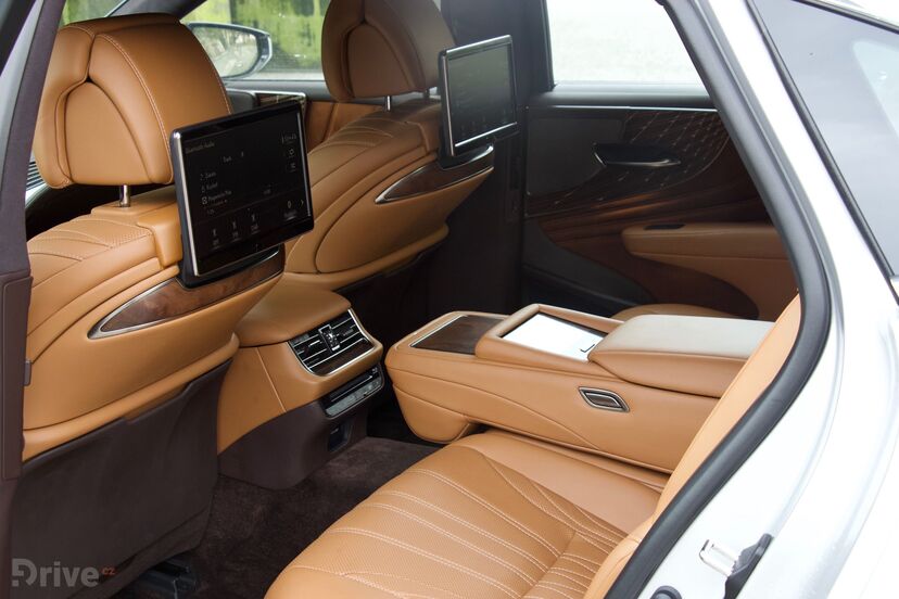 Lexus LS 500h (2017)