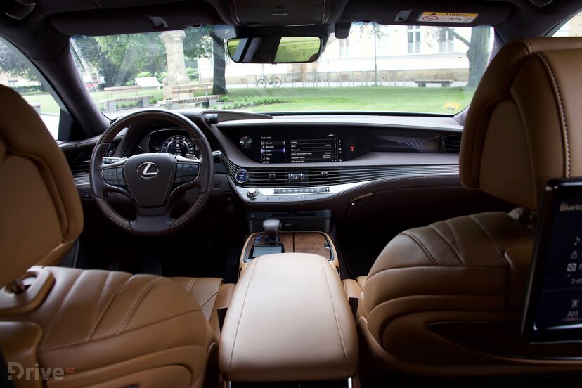 Lexus LS 500h (2017)