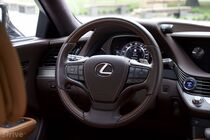 Lexus LS 500h (2017)