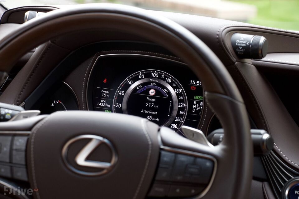 Lexus LS 500h (2017)