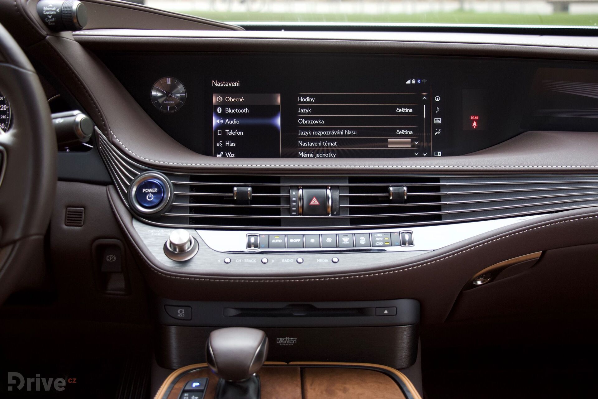 Lexus LS 500h (2017)