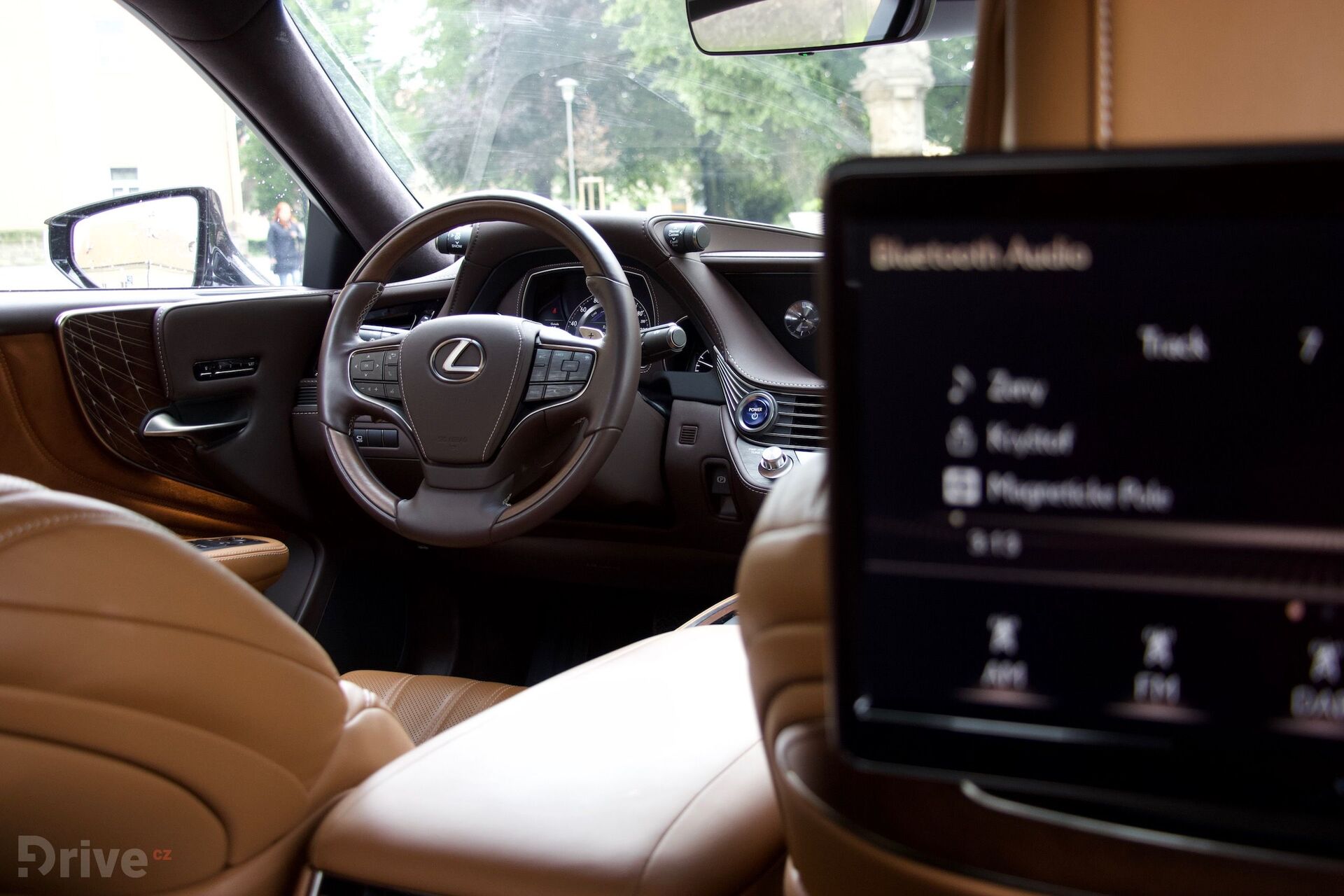 Lexus LS 500h (2017)