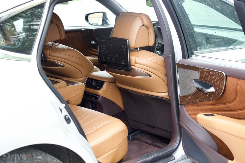 Lexus LS 500h (2017)