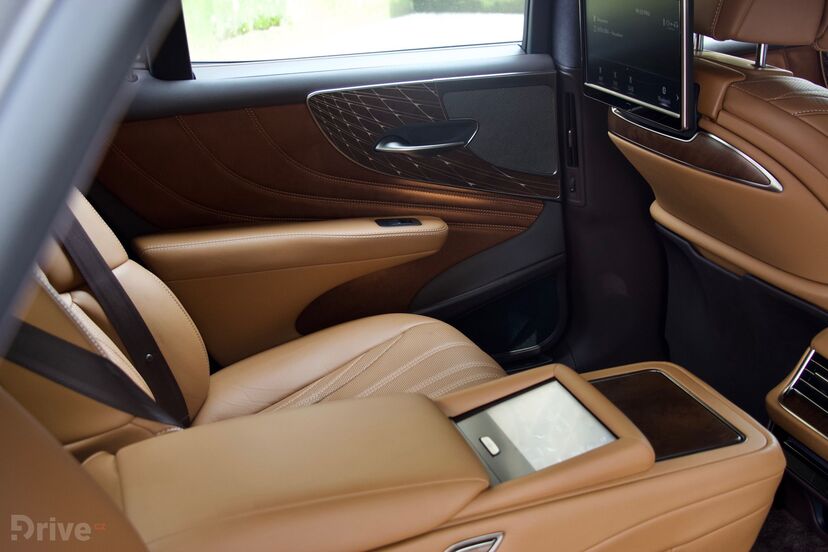 Lexus LS 500h (2017)