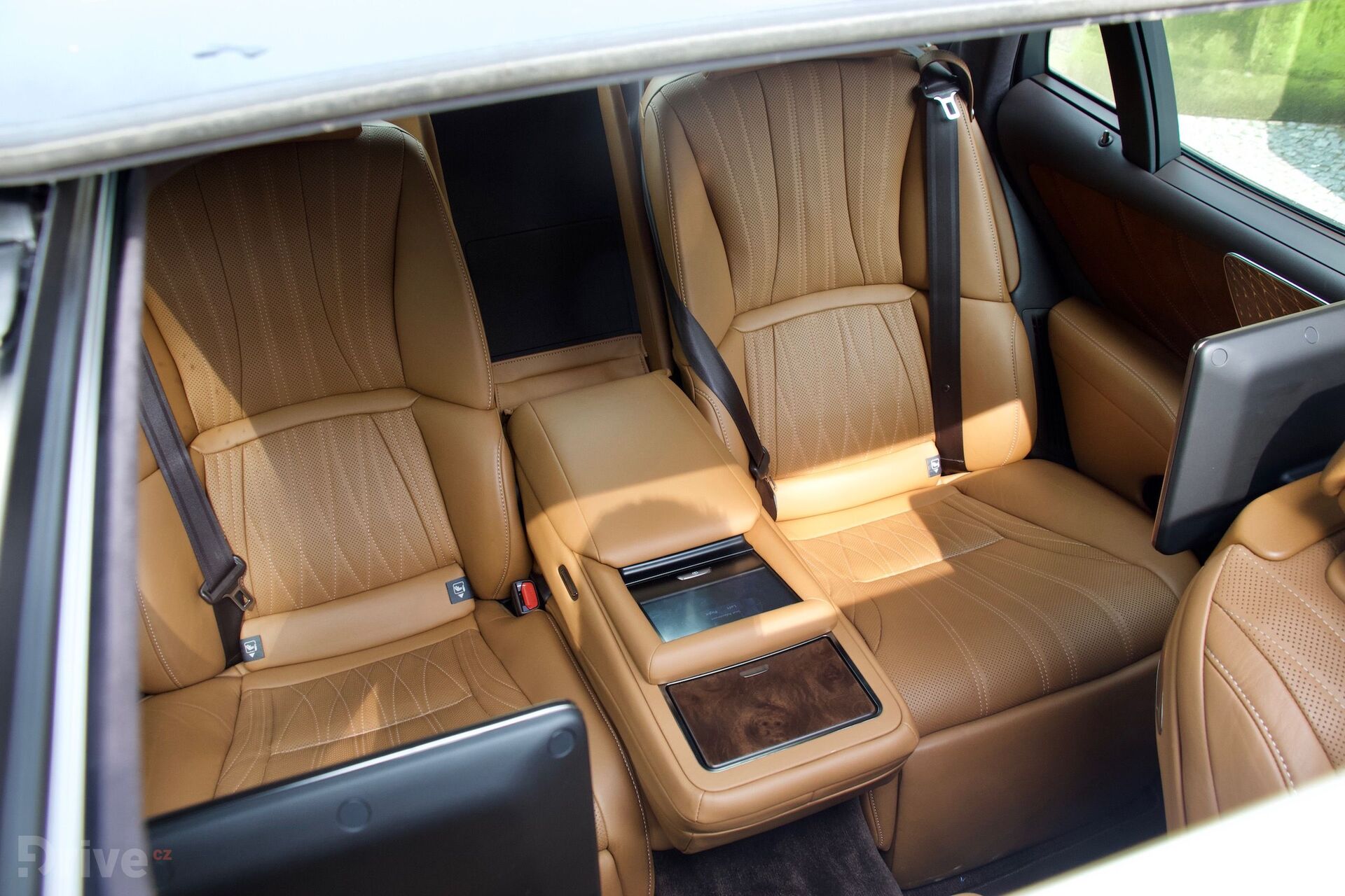 Lexus LS 500h (2017)