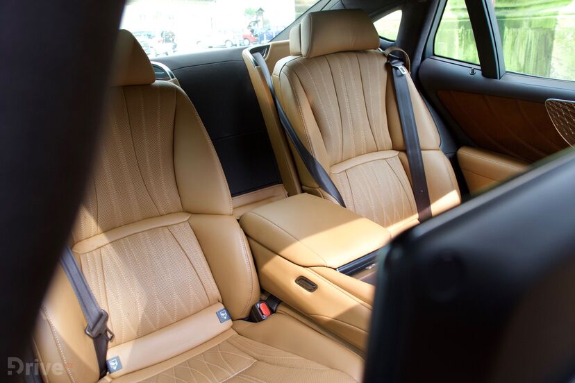 Lexus LS 500h (2017)