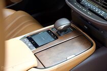 Lexus LS 500h (2017)