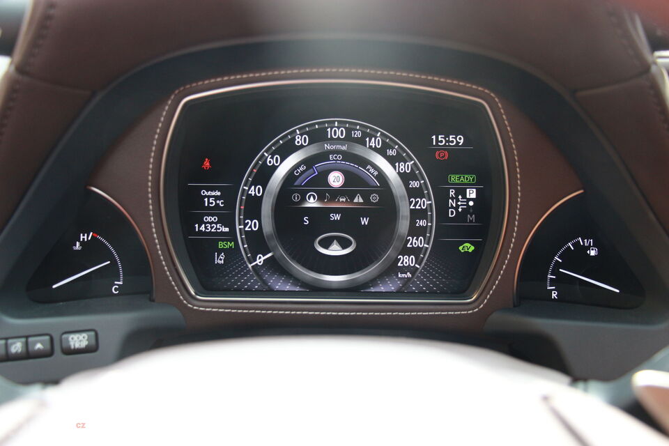 Lexus LS 500h (2017)