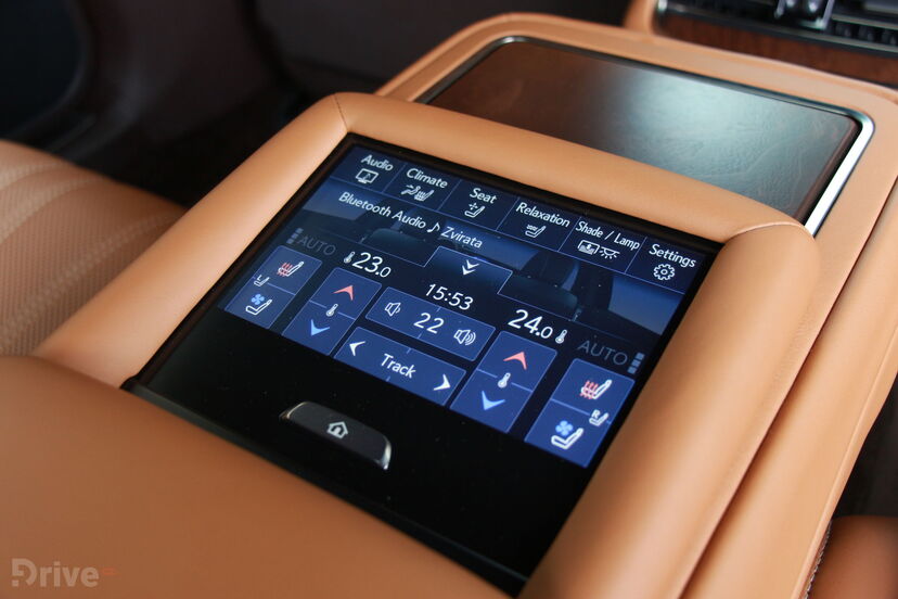 Lexus LS 500h (2017)