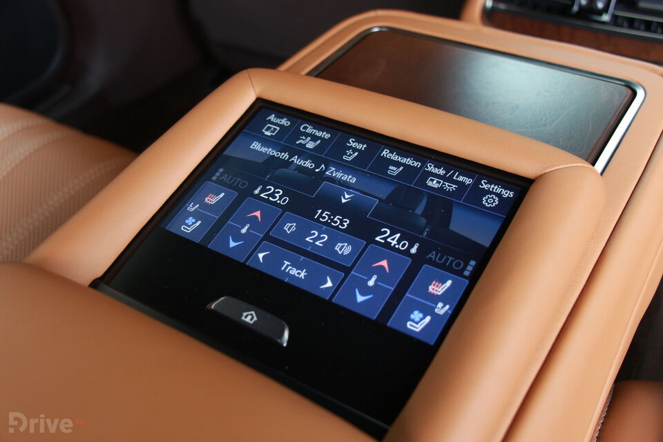 Lexus LS 500h (2017)