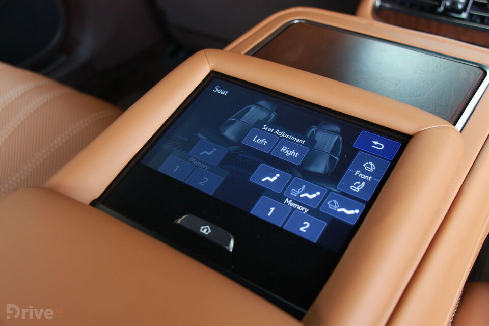 Lexus LS 500h (2017)