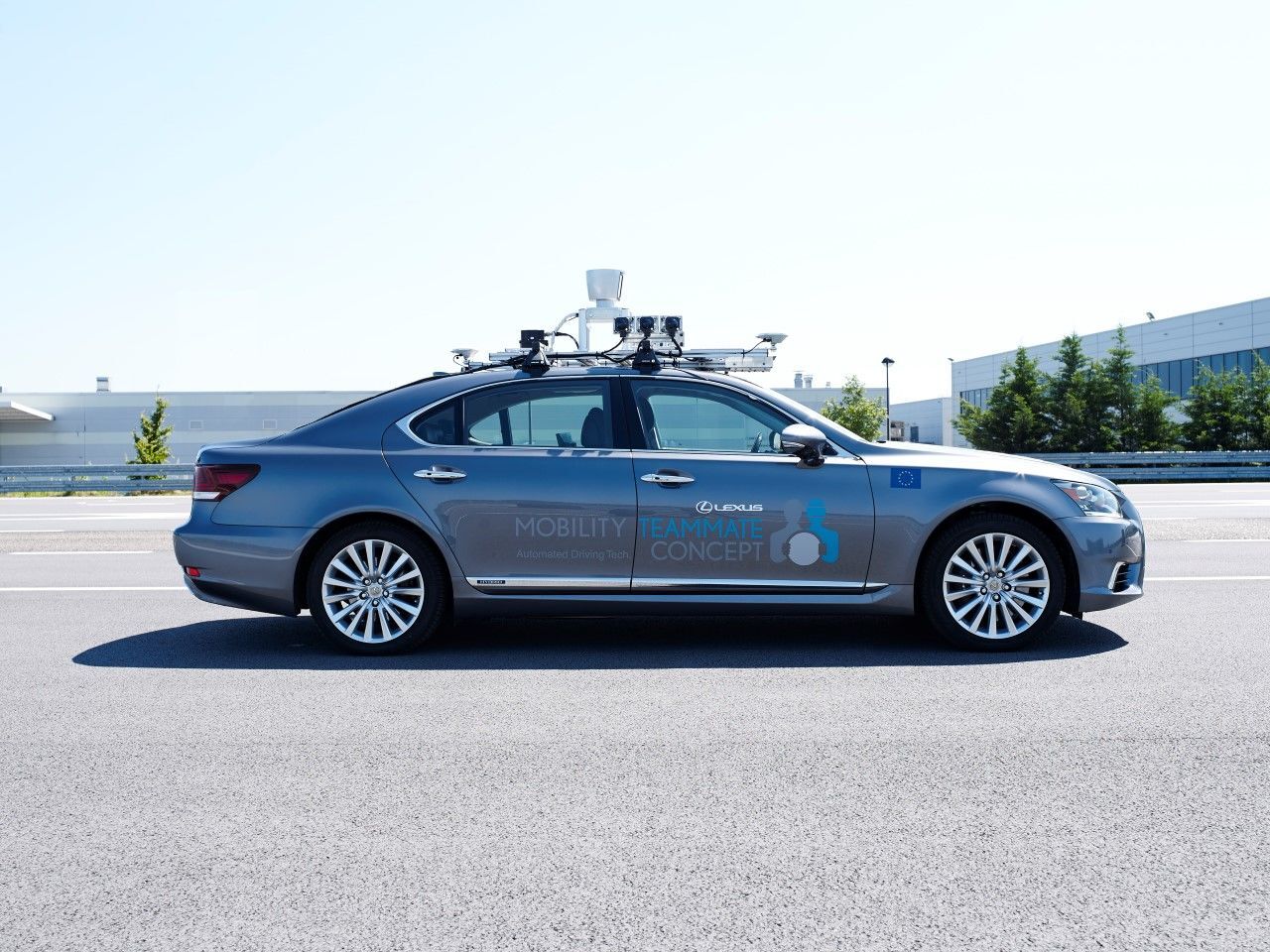 Lexus LS 500h (2017)